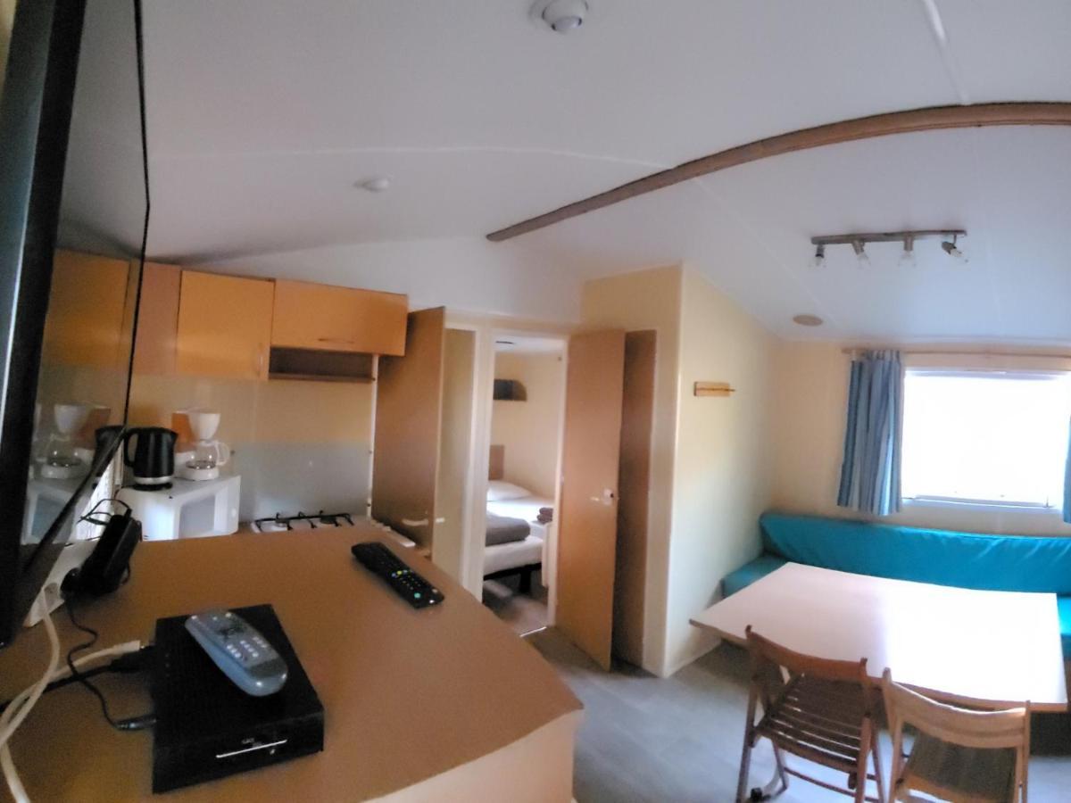 Camping Le Brochet 佩罗讷 外观 照片