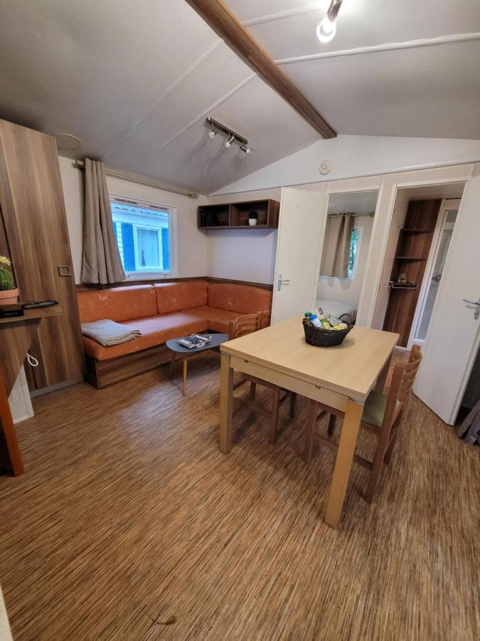 Camping Le Brochet 佩罗讷 外观 照片