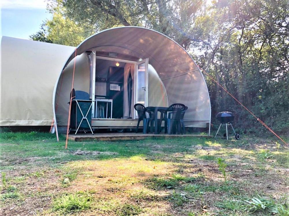 Camping Le Brochet 佩罗讷 外观 照片